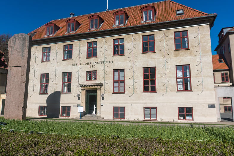 Fremtidens kvantedatamaskiner tar form – Rollcos løsninger ved Niels Bohr-instituttet