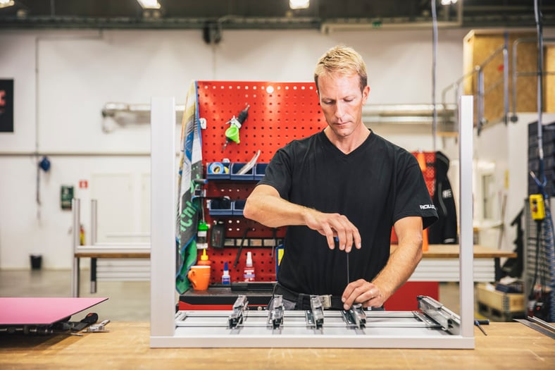 Ergonomiske arbeidsstasjoner i produksjonsmiljø